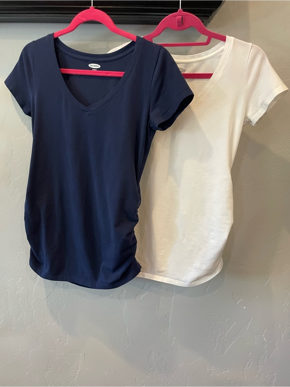 New (2) maternity Old Navy Women’s V-Neck Tee - Navy and White Set S